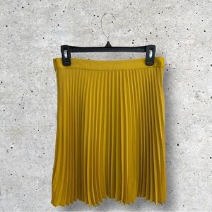 LOFT Yellow Pleated Skirt Size 2 NWOT